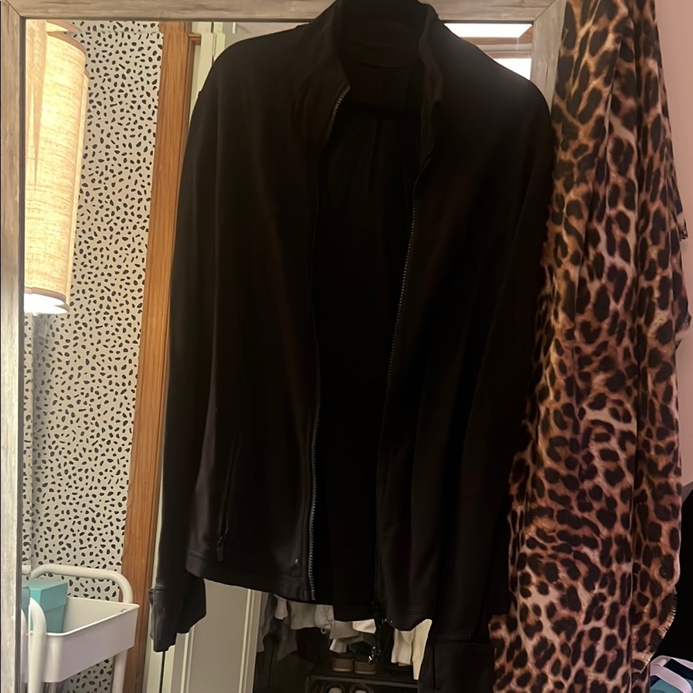 Black Women's LuLuLemon Jacket